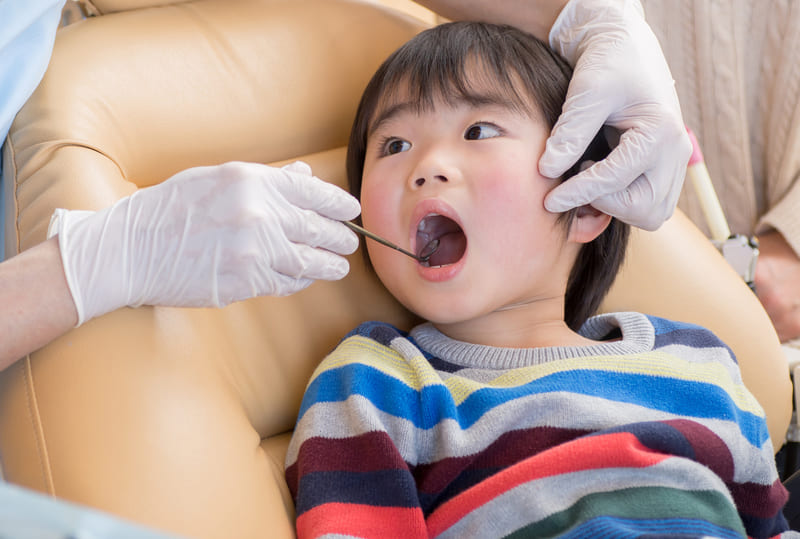3：定期的なフッ素塗布と検診で虫歯の早期発見、早期治療